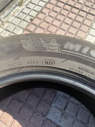 Neumático Michelin 215/65/17 103V