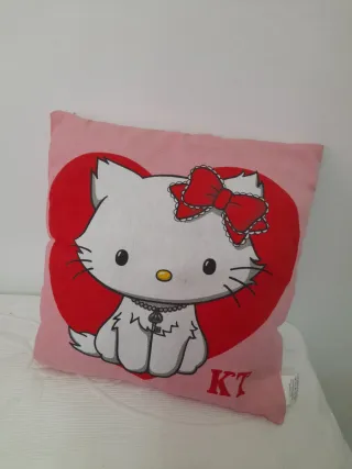 Cojín Hello Kitty Corazón Rojo
