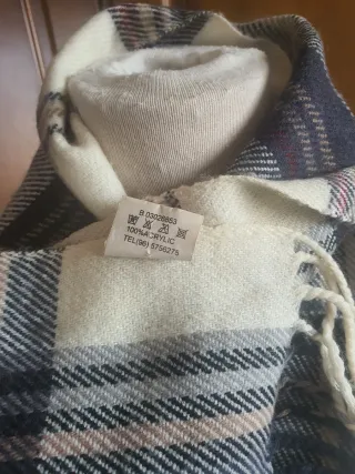 Bufanda de cuadros gris y blanco