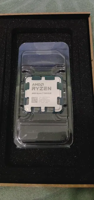 AMD Ryzen 7 7800X3D - Nuevo