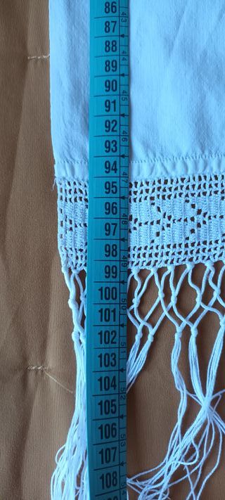 Antico asciugamano ricamato a mano con frange