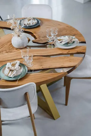 Mesa de comedor madera y resina epoxi