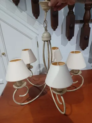 Lámpara forja blanco envejecido 5 tulipas