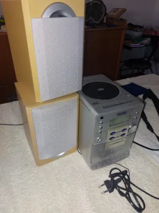 Reproductor CD/Casete Sanyo Plata