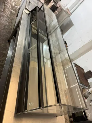 Vitrina expositora cristal y metal