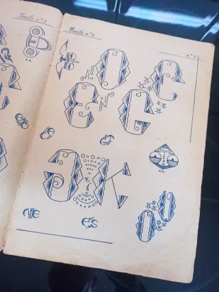 Antigua revista bordados lencería, juegos cama....