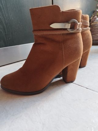 Botines tacón ante marrón talla 37