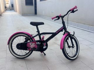 Bicicleta infantil Btwin rosa y negra