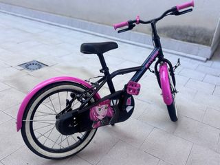 Bicicleta infantil Btwin rosa y negra