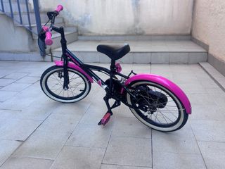 Bicicleta infantil Btwin rosa y negra