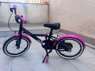 Bicicleta infantil Btwin rosa y negra