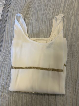 Top Massimo Dutti blanco con detalles dorados
