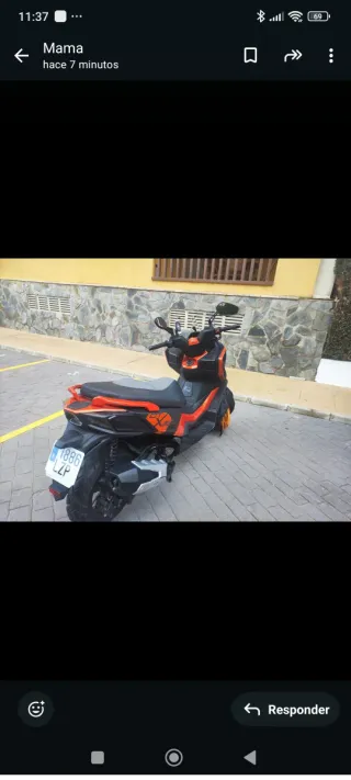Kymco 125 Maxi Scooter Naranja/Negro