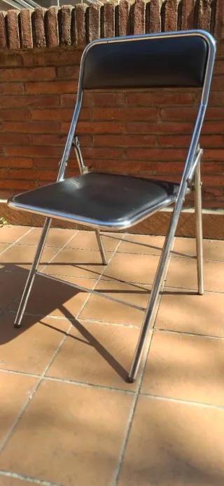 Sillas Plegables Negras y Plateadas