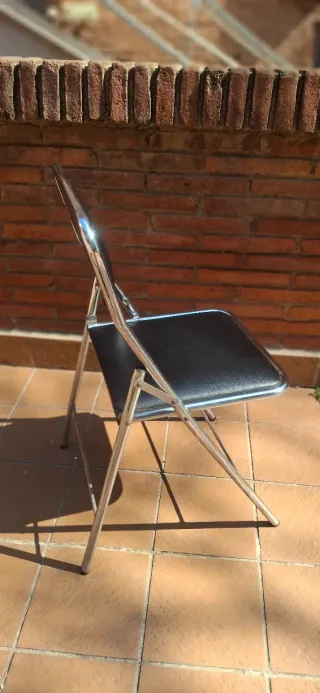 Sillas Plegables Negras y Plateadas
