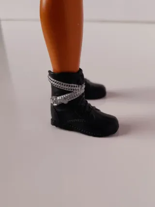 stivaletti anfibi per Ken di Barbie