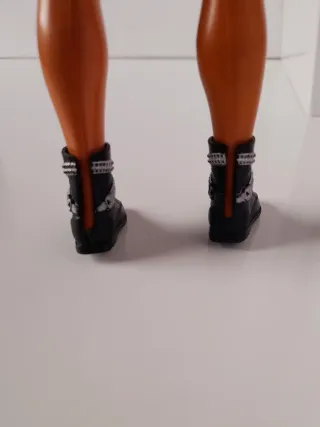 stivaletti anfibi per Ken di Barbie