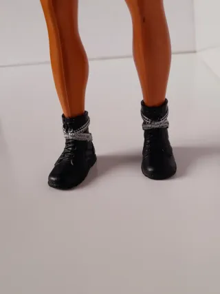 stivaletti anfibi per Ken di Barbie