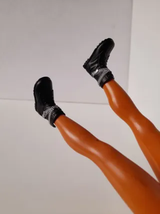 stivaletti anfibi per Ken di Barbie