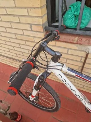 Bicicleta Rockrider Blanca y Azul