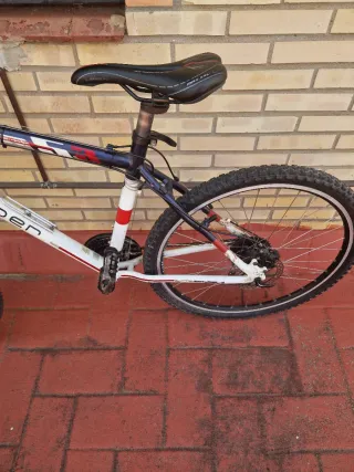 Bicicleta Rockrider Blanca y Azul
