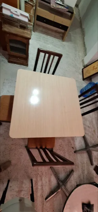 Mesa y 4 Sillas