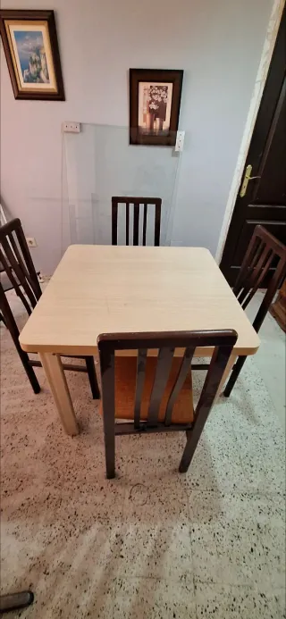 Mesa y 4 Sillas