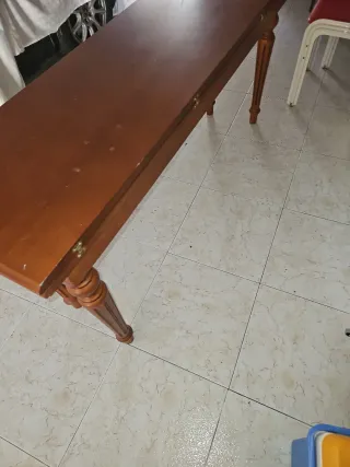 Mesa de comedor grande de madera