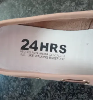 Zapatos planos 24HRS beige y dorados