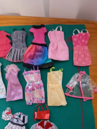 Abiti e accessori per bambola Barbie