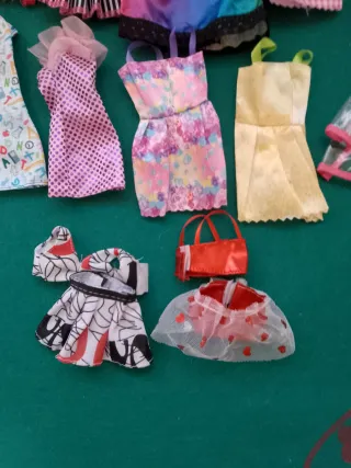 Abiti e accessori per bambola Barbie