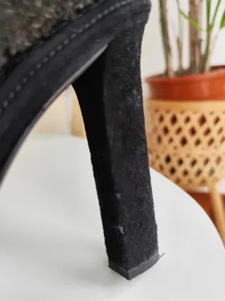 Zapatos de tacón negros con lentejuelas