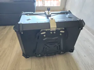 Baúl Moto 65L Negro Interior Acolchado