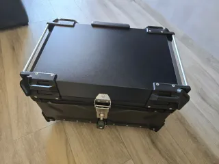 Baúl Moto 65L Negro Interior Acolchado