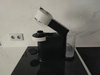 Cafetera Nespresso gris perla