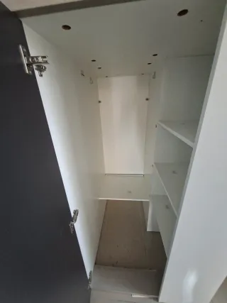 Cama litera con escritorio y estantería