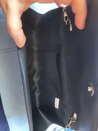 Bolso de fiesta azul marino con cadena