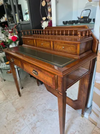 Escritorio antiguo madera con espejo