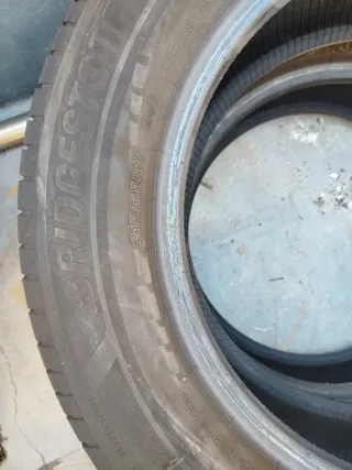 Neumático Bridgestone 215/65R17 99V
