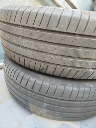 Neumático Bridgestone 215/65R17 99V