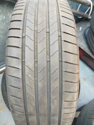 Neumático Bridgestone 215/65R17 99V