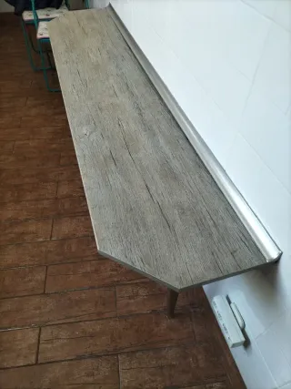 Mesa auxiliar imitación madera y metal