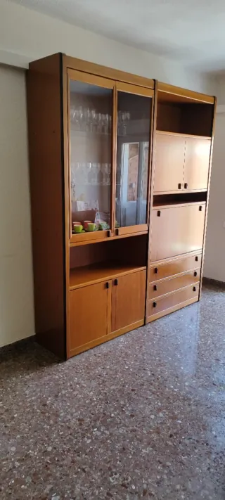 Mueble de comedor madera y cristal