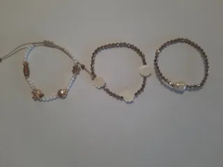 Conjunto de pulseras y pendientes