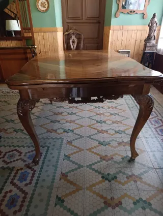Mesa de comedor y 6 sillas Madera de nogal.