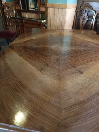 Mesa de comedor y 6 sillas Madera de nogal.