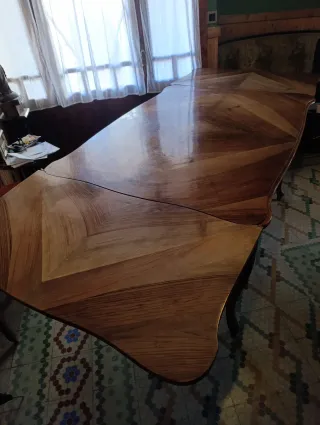 Mesa de comedor y 6 sillas Madera de nogal.