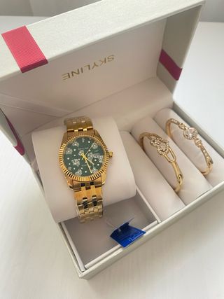 Reloj Dorado y Verde