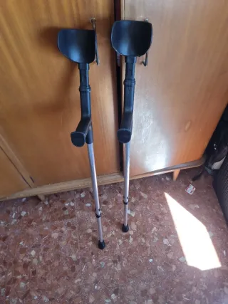 Bota Ortopédica Walker Talla M + muletas 10e