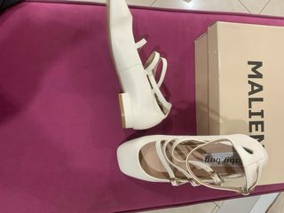 Scarpe Mary Jane tacco basso bianche